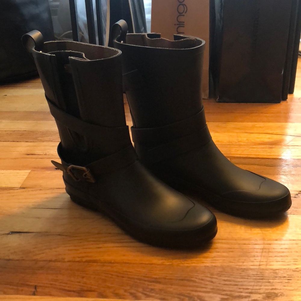 Burberry Rain Roots
